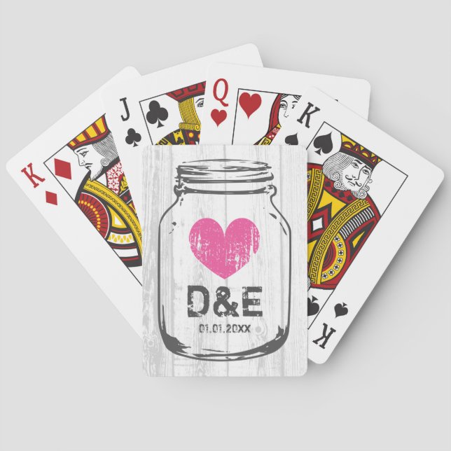 Rustikale Holzmason, die Karten spielt Gastgeschen Spielkarten (Rückseite)