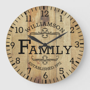 Rustikale Holzplanke mit Familienname zum Jubiläum Große Wanduhr