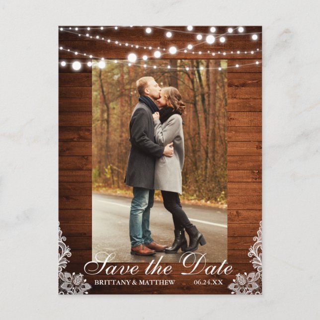 Rustikale Holzsäge leuchten Save the Date Postkarte (Vorderseite)