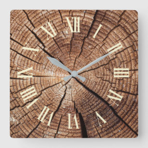 Rustikale Holzscheibe mit römischen Ziffern Quadratische Wanduhr