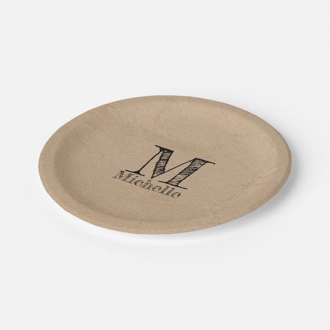 Rustikale Kraft-Papierschau-Monogramm Pappteller (Schrägansicht)