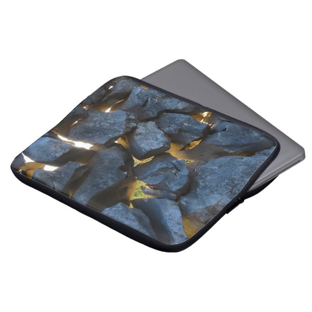 Rustikale kroatische Stone Wall Fotografie Laptopschutzhülle (Vorne Oben)