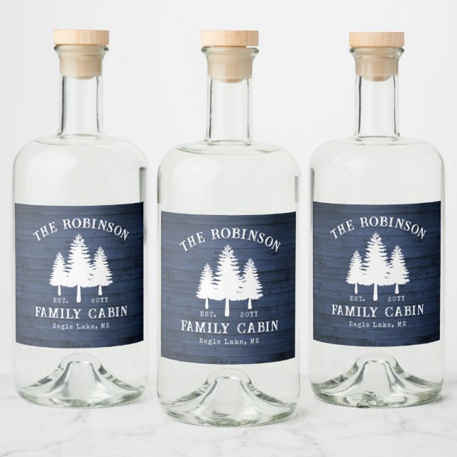 Rustikale Landfamilienhäuser Bäume Blauer Holzdruc Alkoholflaschenetikett (Flaschen)