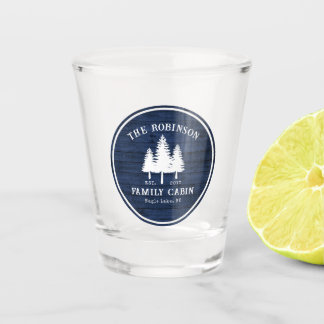 Rustikale Landfamilienhäuser Bäume Blauer Holzdruc Schnapsglas