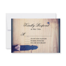 Rustikale Landholz-Latch-Hochzeitungs-RSVP-Antwort