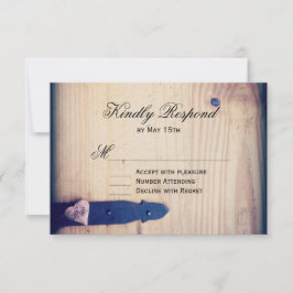 Rustikale Landholz-Latch-Hochzeitungs-RSVP-Antwort RSVP Karte