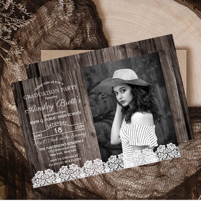 Rustikale Landspitze | Foto-Graduierungspartei Einladung (Rustic Country Lace on Wood Look Background Photo Graduation Party Invitation)
