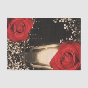 Rustikale Laternen in leuchtend roten Rosen zur Ho Seidenpapier