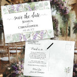 Rustikale Lavendel & Eukalyptus Wedding Speichern  Ankündigungspostkarte<br><div class="desc">Diese schöne Postkarte ist so konzipiert, dass Sie Ihre Freunde und Familie rechtzeitig über Ihre kommende Hochzeit informieren können. Es zeichnet sich durch ein wunderschönes rustikales Aquarellbild aus, das mit einer laktierenden Schriftzeichen-Kalligraphie "Save the Date" sowie mit den Namen des Ehepaares und dem Hochzeitstag auf einem weißen Rahmen, umgeben von...</div>