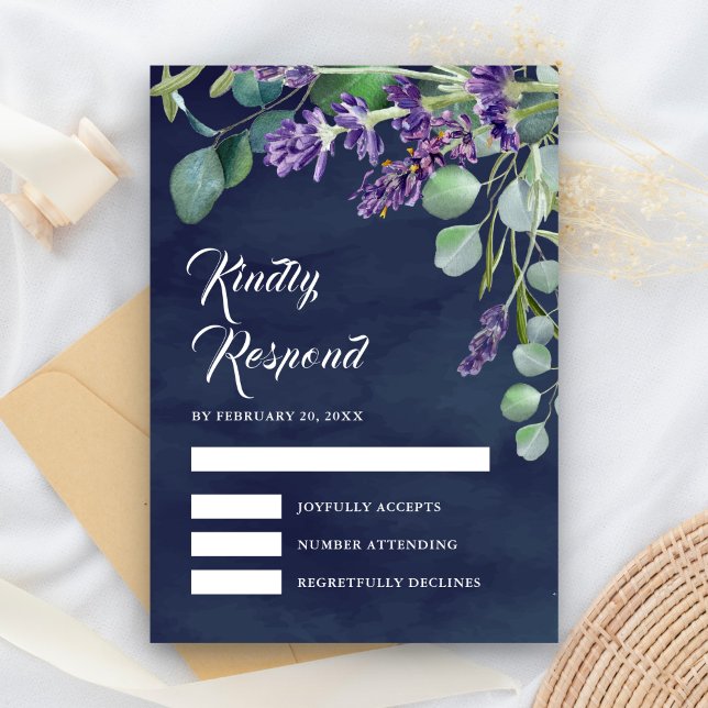 Rustikale Lavendel und Eukalyptus Navy Blue Weddin RSVP Karte (Von Creator hochgeladen)