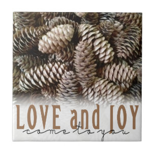 Rustikale Liebe und Joy Pine Cone Fliese