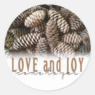 Rustikale Liebe und Joy Pine Cone Runder Aufkleber