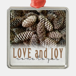 Rustikale Liebe und Joy Pine Cone Silbernes Ornament