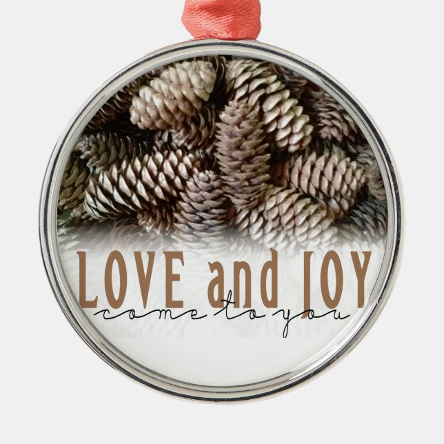 Rustikale Liebe und Joy Pine Cone Silbernes Ornament (Vorne)