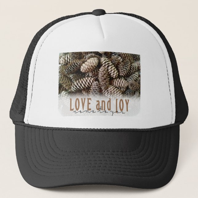 Rustikale Liebe und Joy Pine Cone Truckerkappe (Vorderseite)