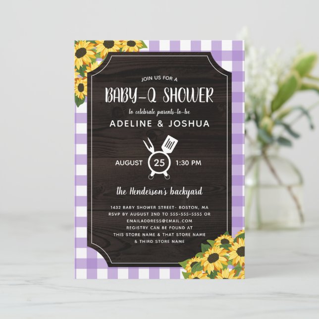 Rustikale Lila Gingham Sunflowers Baby-Q Dusche Einladung (Stehend Vorderseite)