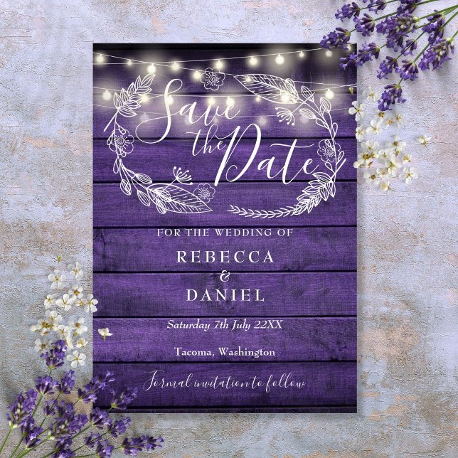 Rustikale Lila Holzsaitenlichter Save The Date (Rustic Purple Wood String Lights Floral Wedding Save The Date)