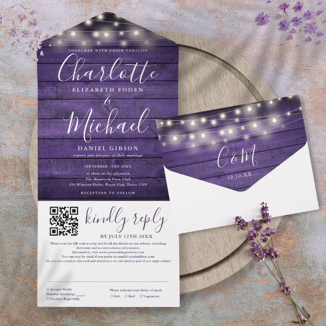 Rustikale Lila Holzzeichenbeleuchtung QR-Code Hoch All In One Einladung (Rustic Purple Wood String Lights QR Code Wedding All In One Invitation)