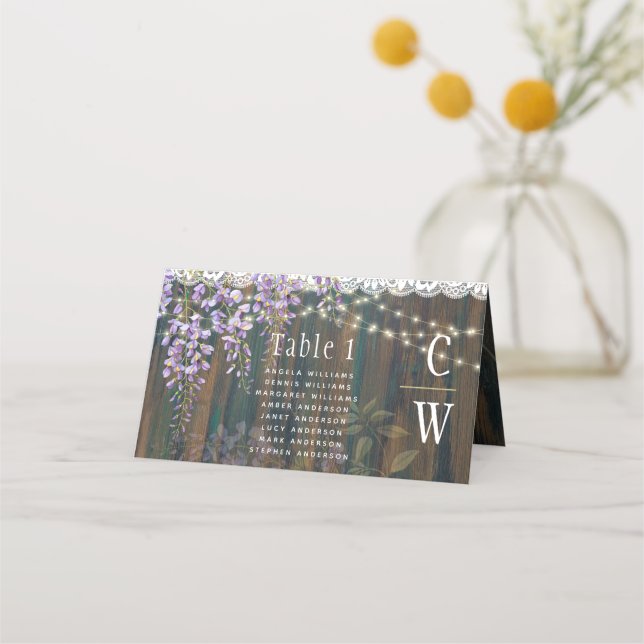 Rustikale Lila Wisteria Lace Lights Wood Wedding Platzkarte (Vorderseite)