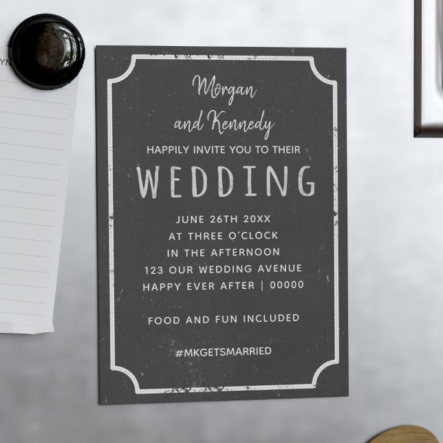 Rustikale Magnetplatten-Hochzeitseinladung Magnetkarte (A magnetic wedding invitation with a casual rustic chalkboard vibe. Just add the details of yours)