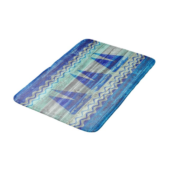 Rustikale Marine-Blau-Küstendekor-Segelboote Badematte (Schrägansicht)