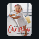 Rustikale moderne Calligrafie Roter Frohe Weihnach Magnet<br><div class="desc">Frohe Weihnachten! Bringen Sie eine Touch Feiertagsmagnet auf Ihre Zuhause mit unserem individualisierbaren Foto Christmas Magnet! Dieser Magnet ist perfekt für die Präsentation von gepflegten Erinnerungen geeignet und ermöglicht es Ihnen, dieses Foto mit Ihrem Lieblingsfest zu personalisieren. Ein ideales Geschenk für Familie und Freunde - kreieren Sie unvergessliche Seen für...</div>