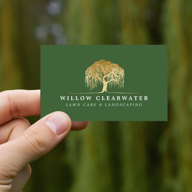 Rustikale, moderne Grüne und Gold Willow Tree Land Visitenkarte (Rustic Modern Green & Gold Willow Tree Landscaping Business Card)
