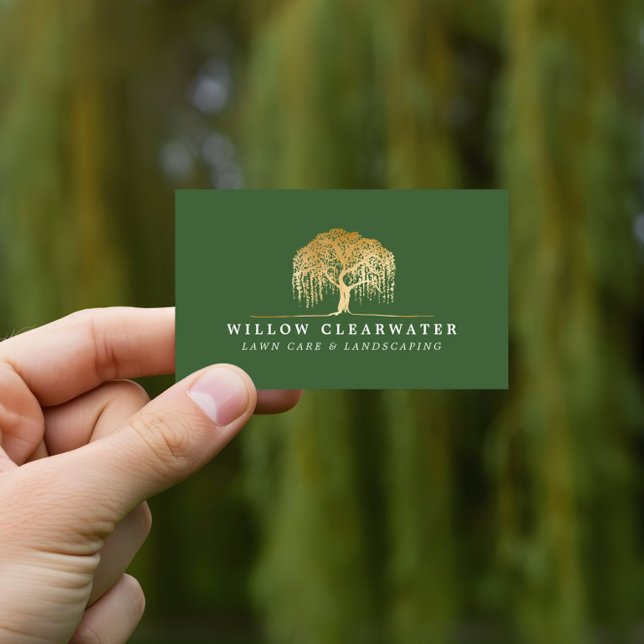 Rustikale, moderne Grüne und Gold Willow Tree Land Visitenkarte (Rustic Modern Green & Gold Willow Tree Landscaping Business Card)