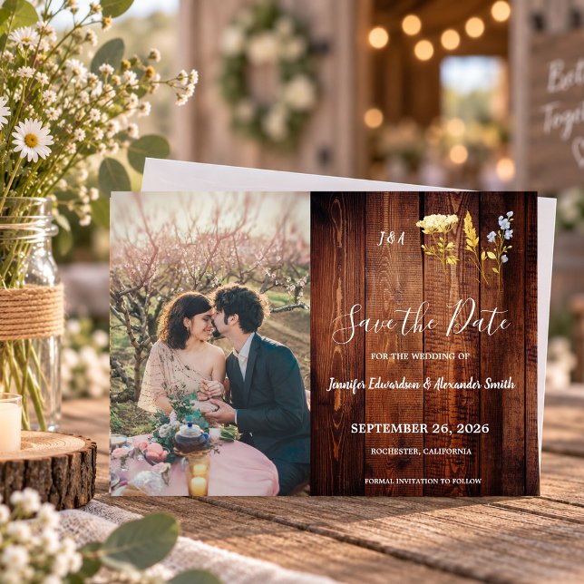 Rustikale, monogrammierte Blumen-Foto-Save-the-Dat Einladung (Rustic wildflowers flowers monogrammed photo Save the Date Invitation. For your rustic wedding.
)