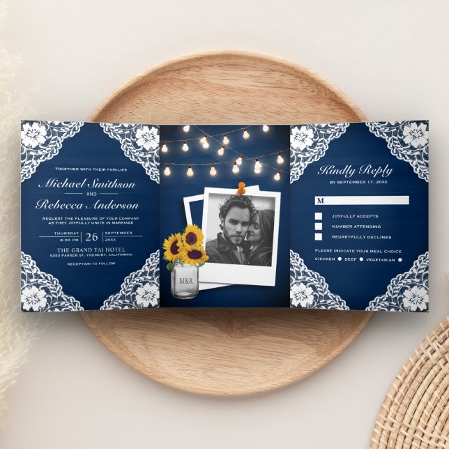 Rustikale Navy Blue Wood Lace String Lights Hochze Dreifach Gefaltete Einladung (Von Creator hochgeladen)