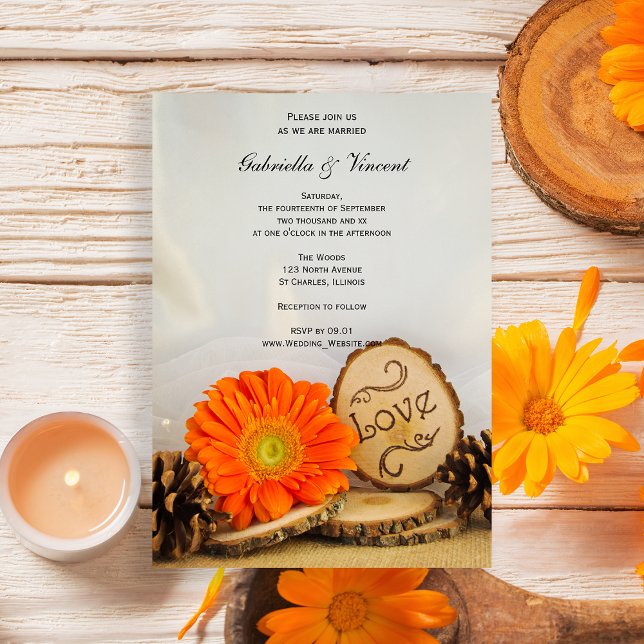Rustikale Orange Daisy Woodland Wedding Einladung (Set a natural tone for your woodsy marriage with the Orange Daisy Woodland Wedding Invitation.)