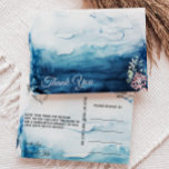 Rustikale Ozeanhochzeit Vielen Dank Postkarte<br><div class="desc">Diese rustikale Hochzeit im Ozean danke Ihnen Postkarte ist perfekt für Ihre rustikale Strand boho Hochzeit. Dieses Design zeichnet sich durch fett schwarz-weiße Kalligraphie mit einem Meereshintergrund aus, um Ihre Hochzeit in Urlaubsort am Strand oder lässige moderne Hochzeit im Frühjahr, Sommer oder Herbst. Gerne stehen wir Ihnen für Fragen zu...</div>