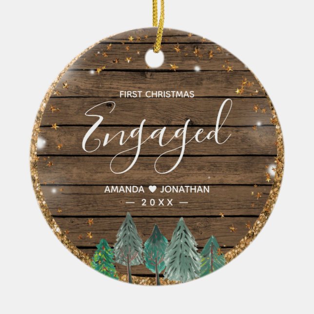 Rustikale Pinienbäume Weihnachten Verlobt Keramik Ornament (Vorne)