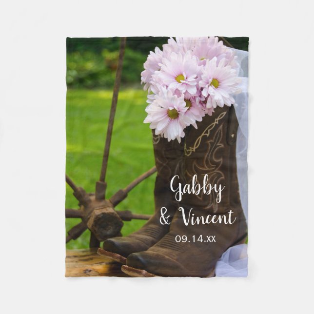 Rustikale Pink Daisies und Cowboy Boots Wedding Fleecedecke (Vorderseite)