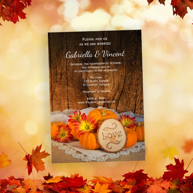 Rustikale Pumpkins Fall Barn Wedding Einladung (Invite guests to your Autumn marriage with the charming Rustic Pumpkins Fall Wedding Invitation.)