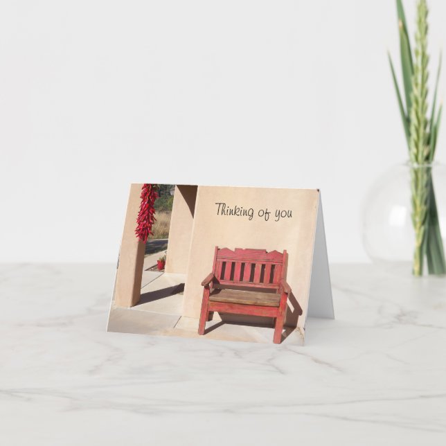 Rustikale rote Bank über Denken Sie an Sie notecar Karte (Vorderseite)