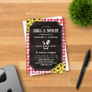 Rustikale rote Gingham-Sonnenblumen-Baby-Q-Party Acryleinladungen