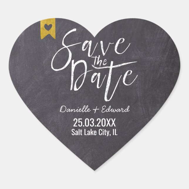 Rustikale Save the Date Khalkboard Weiße Typografi Herz-Aufkleber (Vorderseite)