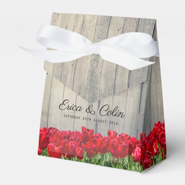 Rustikale Scheune mit roten Tulpen Geschenkschachtel (Vorderseite)