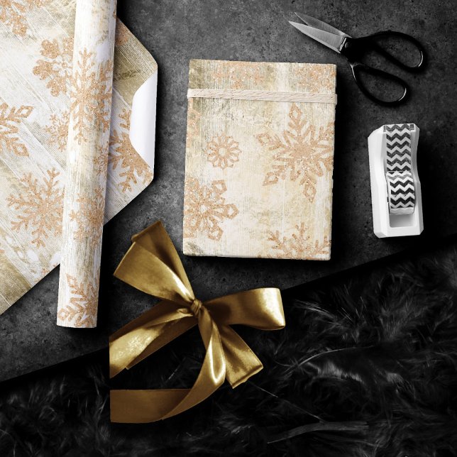 Rustikale Schneeflocken | Gold Grunge White Wood P Geschenkpapier (Von Creator hochgeladen)