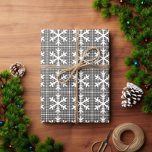 Rustikale Schwarz-Weiß-Karierte Schneeflocke Weihn Geschenkpapier (Von Creator hochgeladen)
