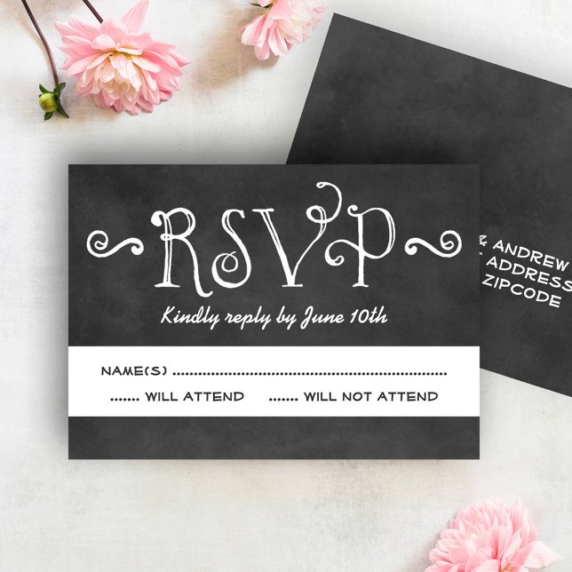 Rustikale Script Chalkboard Wedding Black RSVP Karte (Von Creator hochgeladen)