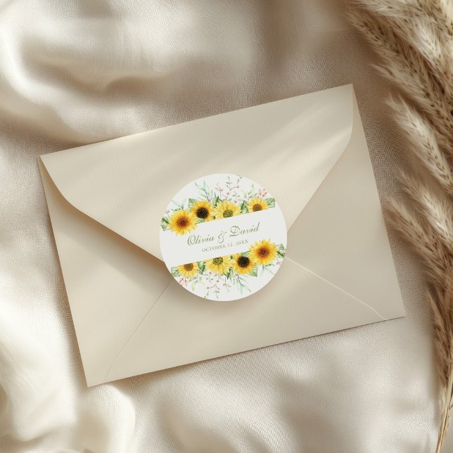 Rustikale Sonnenblume Hochzeit Runder Aufkleber (Rustic Sunflower Delight Wedding Classic Round Sticker on an elegant wedding envelope.)