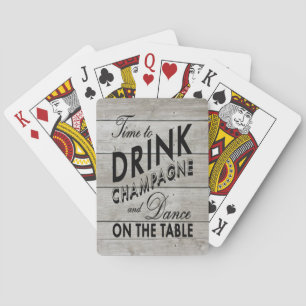 Rustikale Spielkarten Zeit, Champagner zu trinken