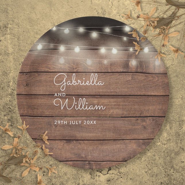 Rustikale Stallenholz-String-Lights SkriptWedding Pappteller (Rustic Barn Wood String Lights Script Wedding Paper Plates)