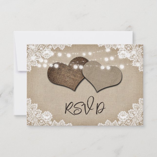Rustikale String Lights Lace Burlap Hearts Wedding RSVP Karte (Vorderseite)