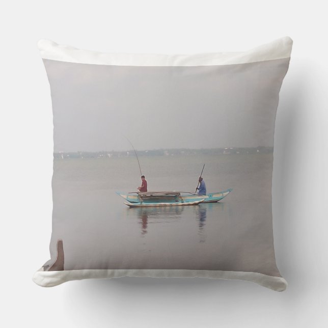 "Rustikale Szene der Fischerboote" Kissen (Vorderseite)