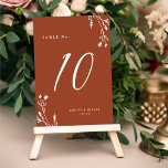 Rustikale Terracotta-Wildblumen Boho Wedding Tischnummer<br><div class="desc">Dieses elegante und dennoch rustikale Hochzeitsdesign besticht durch eine hübsche Terrakotta-Tischnummer mit handgezeichnet Wildblumen und eleganter Typografie. Das Design ist auf beiden Seiten gleich. Sehen Sie sich unsere Rustikale Wildblumen für die Koordination der Artikel an.</div>