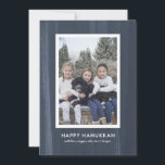 Rustikale und moderne Blaue Wasserfarbe Hanukkah Feiertagskarte<br><div class="desc">Diese rustikale,  aber moderne Happy Hanukkah-Karte mit tiefblauem Aquarell ist eine wunderbare Art,  das Fest der Lichter zu feiern. Achten Sie auf die Koordination von Produkten aus den Parcel Studios.</div>
