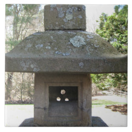 Rustikale verwitterte Steinlaterne Fliese